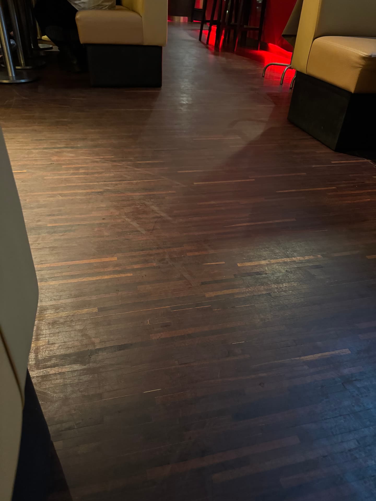 Stan zastany — sala, sanitariaty i teren zewnętrzny — zdjęcie 6