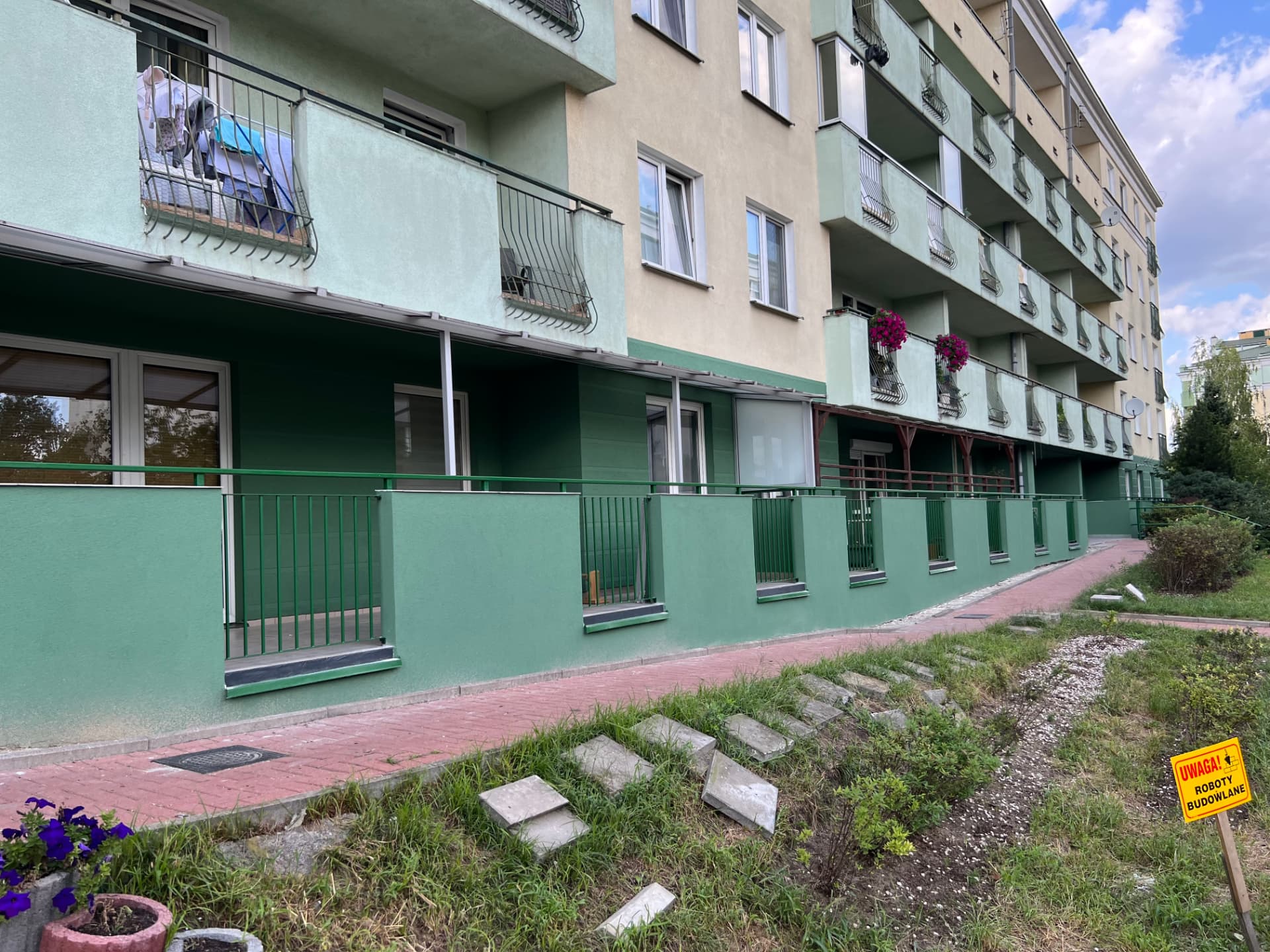 Paderewskiego 144 po remoncie — budynek po zakończeniu prac.